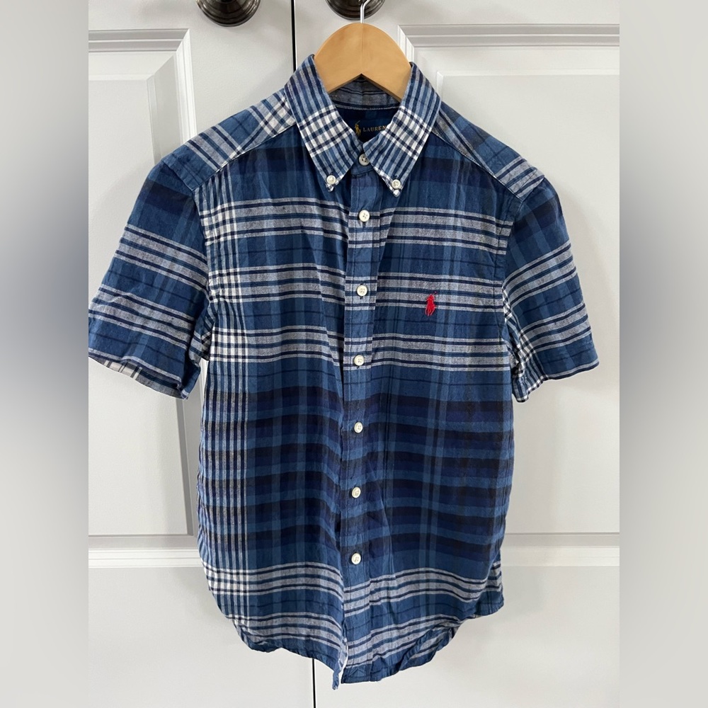 Ralph Lauren boys short sleeve button down shirt.  Size M 10/12